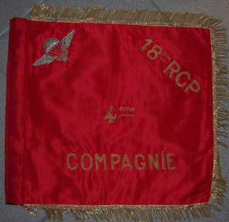 " Fanion de la 4° Compagnie  CARMIN "  